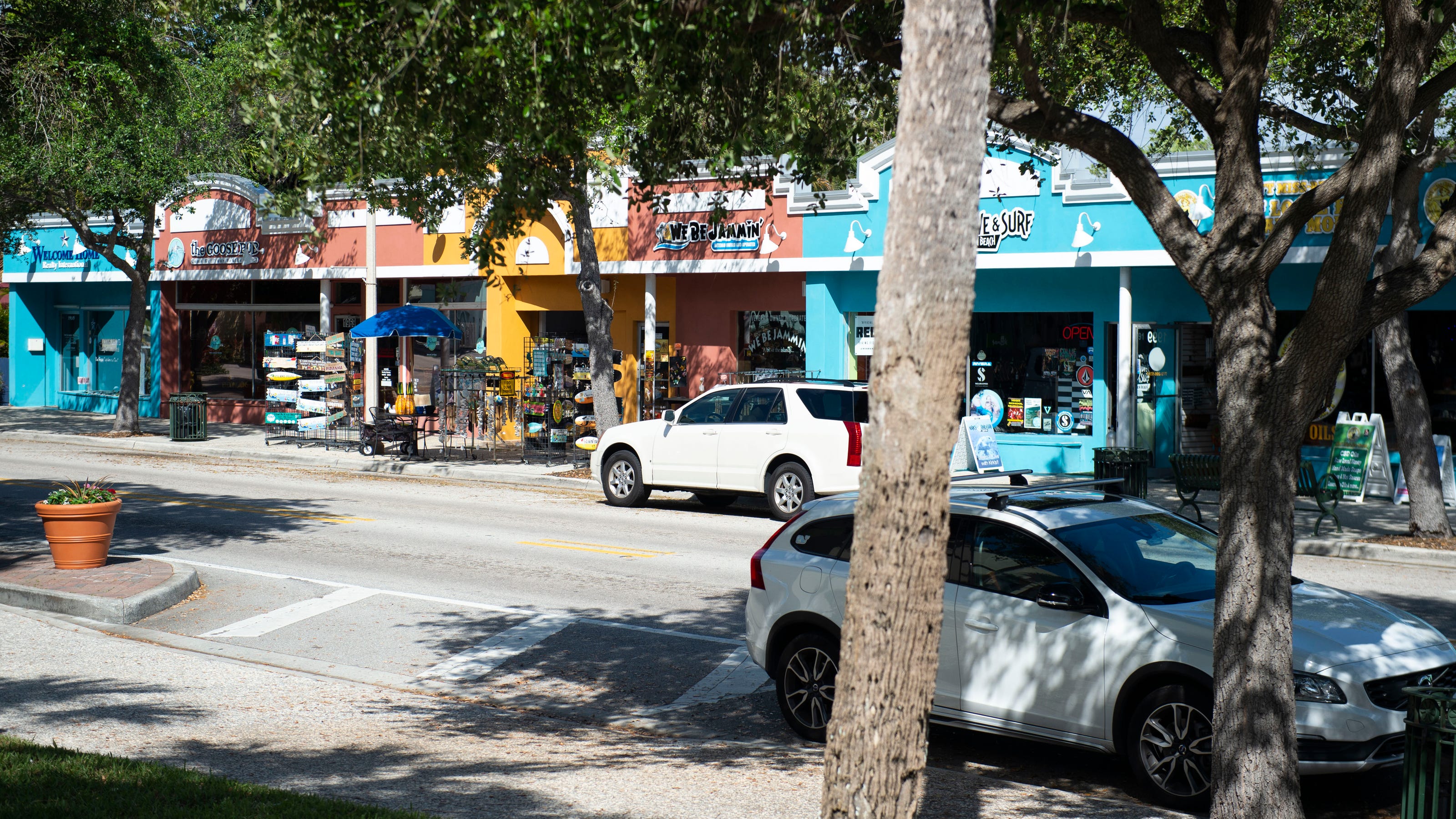 Lux Electronics Team in Jensen Beach